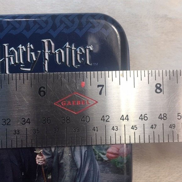 HARRY POTTER TIN BOX VINTAGE USED 7 1/2"L x 3 1/2 ' x 15/16" - Picture 9 of 15